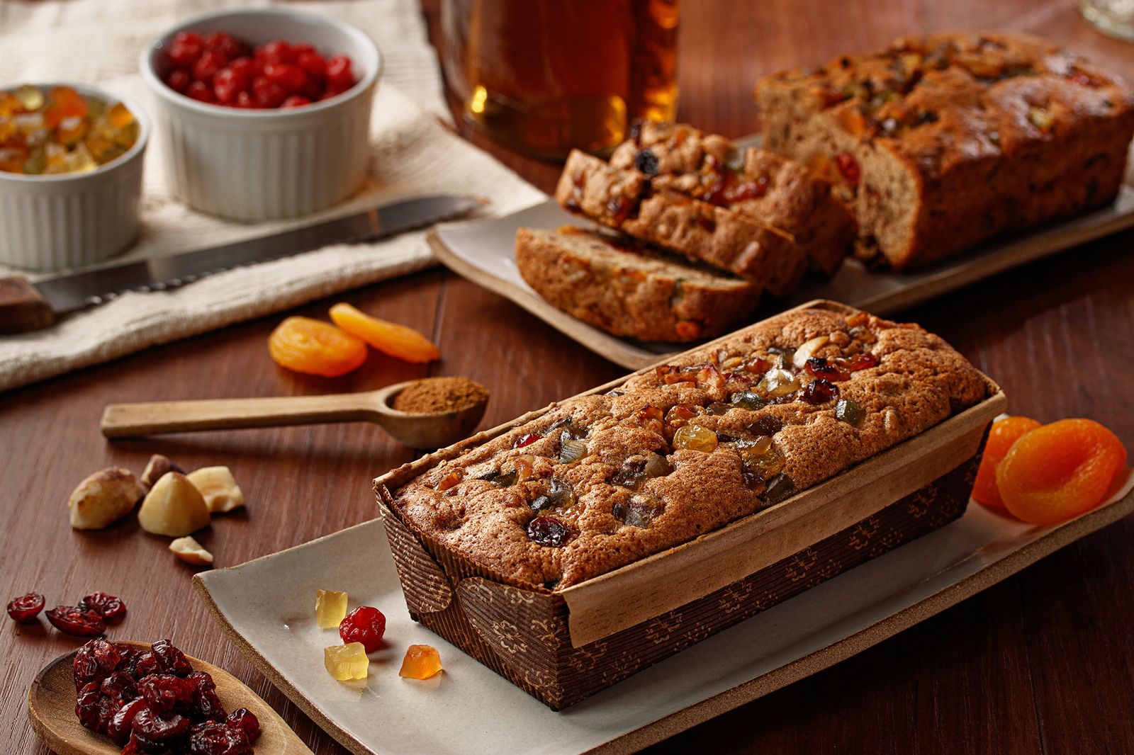 Bolo de frutas com castanhas e rum