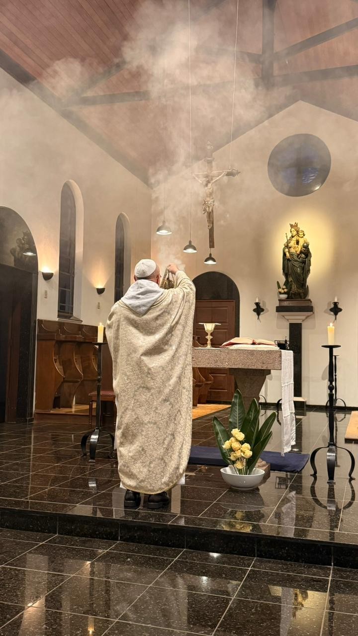 Incensação do altar na Missa do Natal